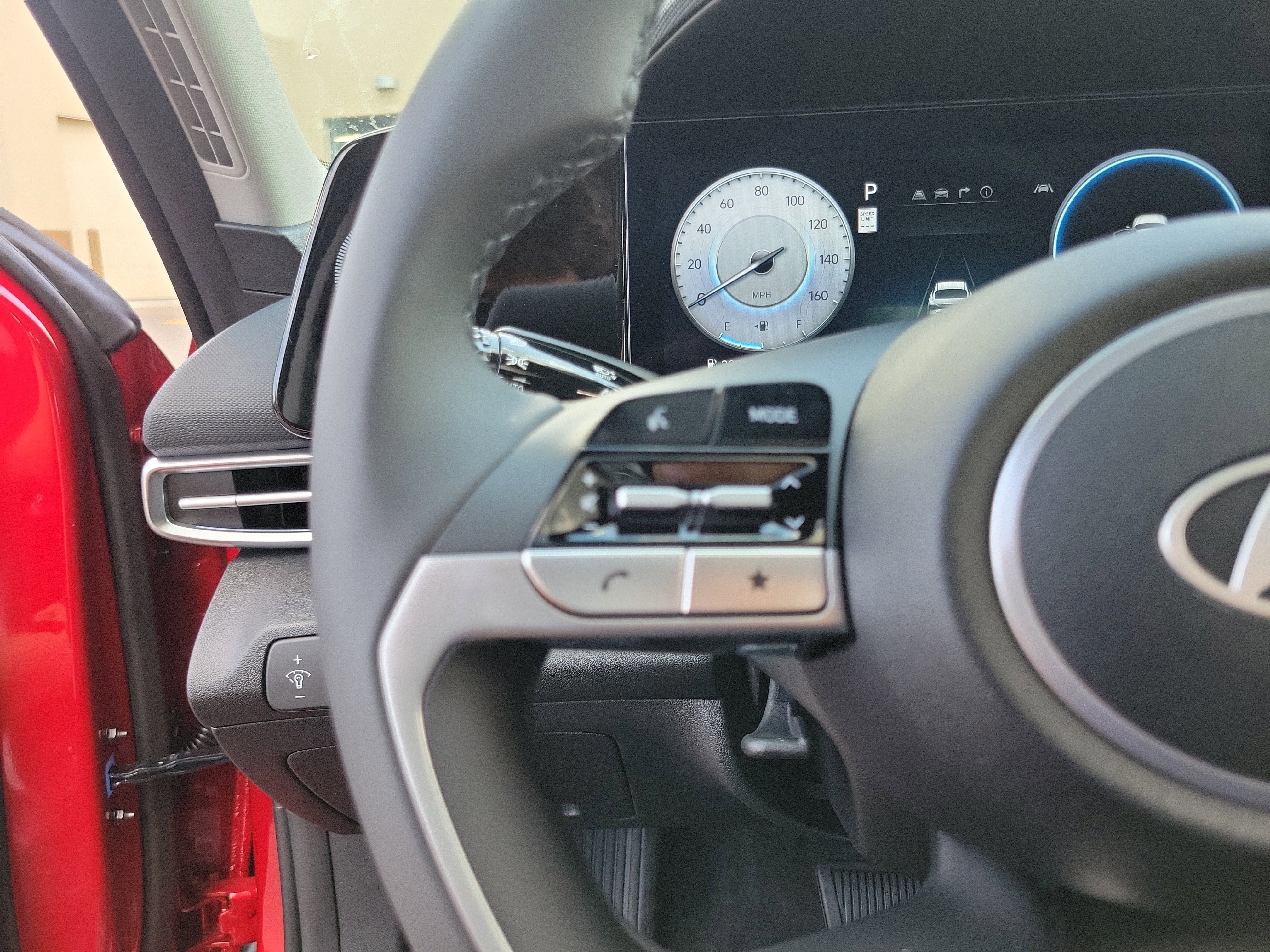 New 2025 Hyundai Elantra Limited FWD image 23
