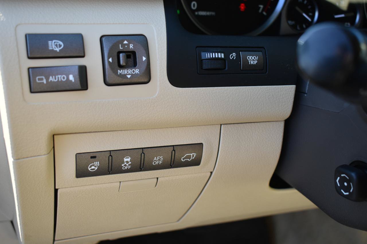 Used 2013 Lexus LX 570 4WD w/ Luxury Pkg image 23