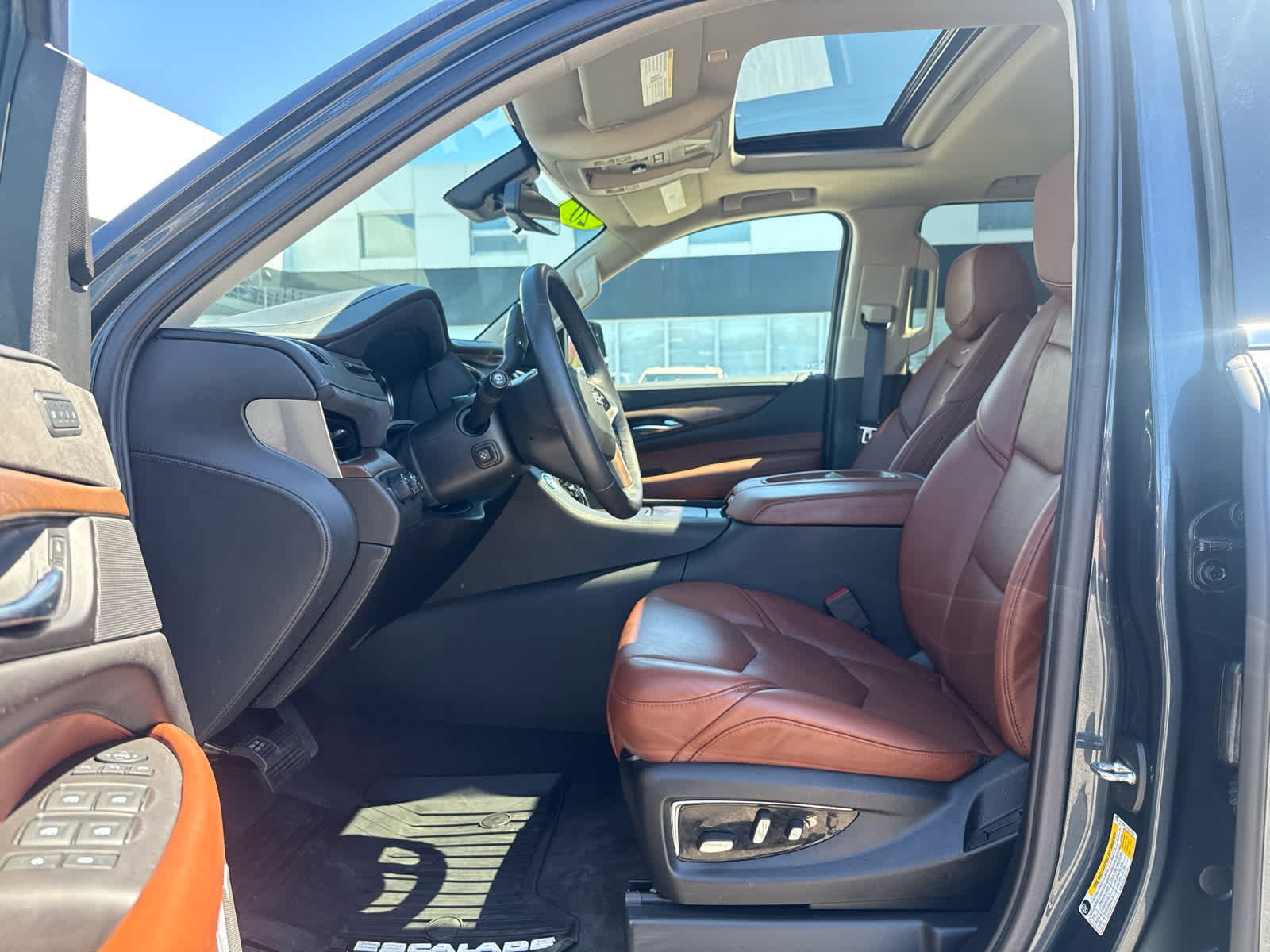 Used 2020 Cadillac Escalade Luxury AWD/4WD image 15