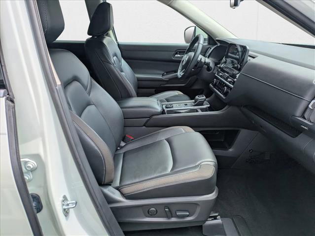 Used 2023 Nissan Pathfinder SL w/ Lighting Package (N92) image 21