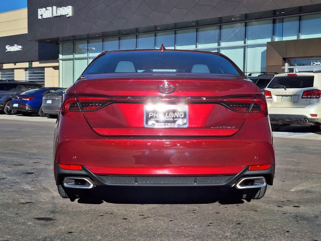 Used 2019 Toyota Avalon Limited image 4