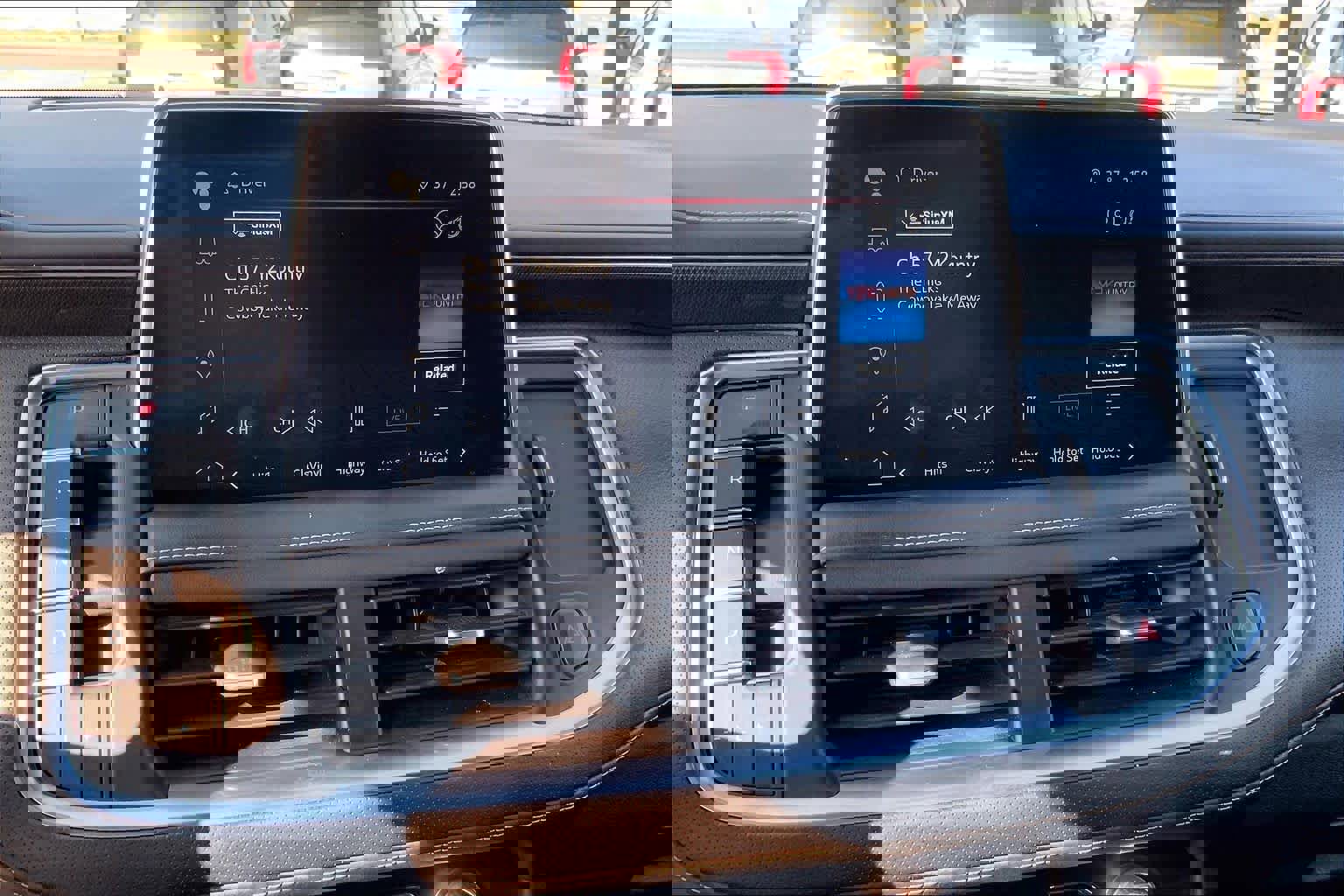 Used 2022 GMC Yukon XL AT4 image 32