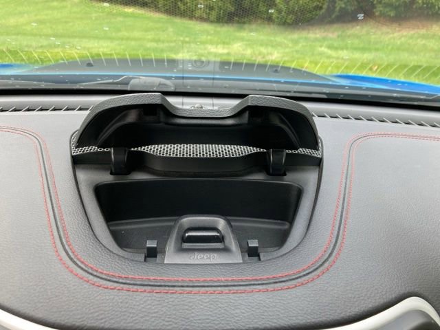 Used 2018 Jeep Cherokee Trailhawk w/ Comfort & Convenience Group AWD/4WD image 18