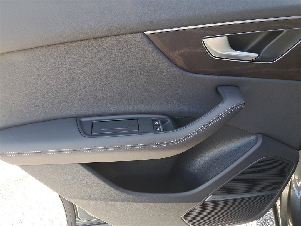 Certified 2023 Audi Q8 Prestige image 29