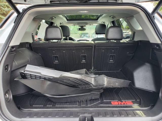 Used 2022 GMC Terrain SLT w/ Infotainment Package II AWD/4WD image 12