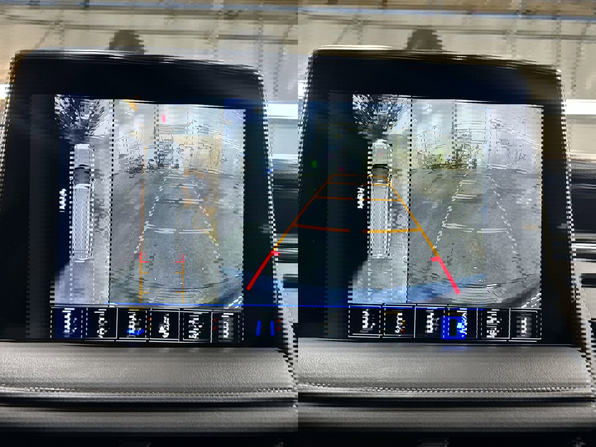 Certified 2023 Chevrolet Tahoe Z71 w/ Luxury Package image 16