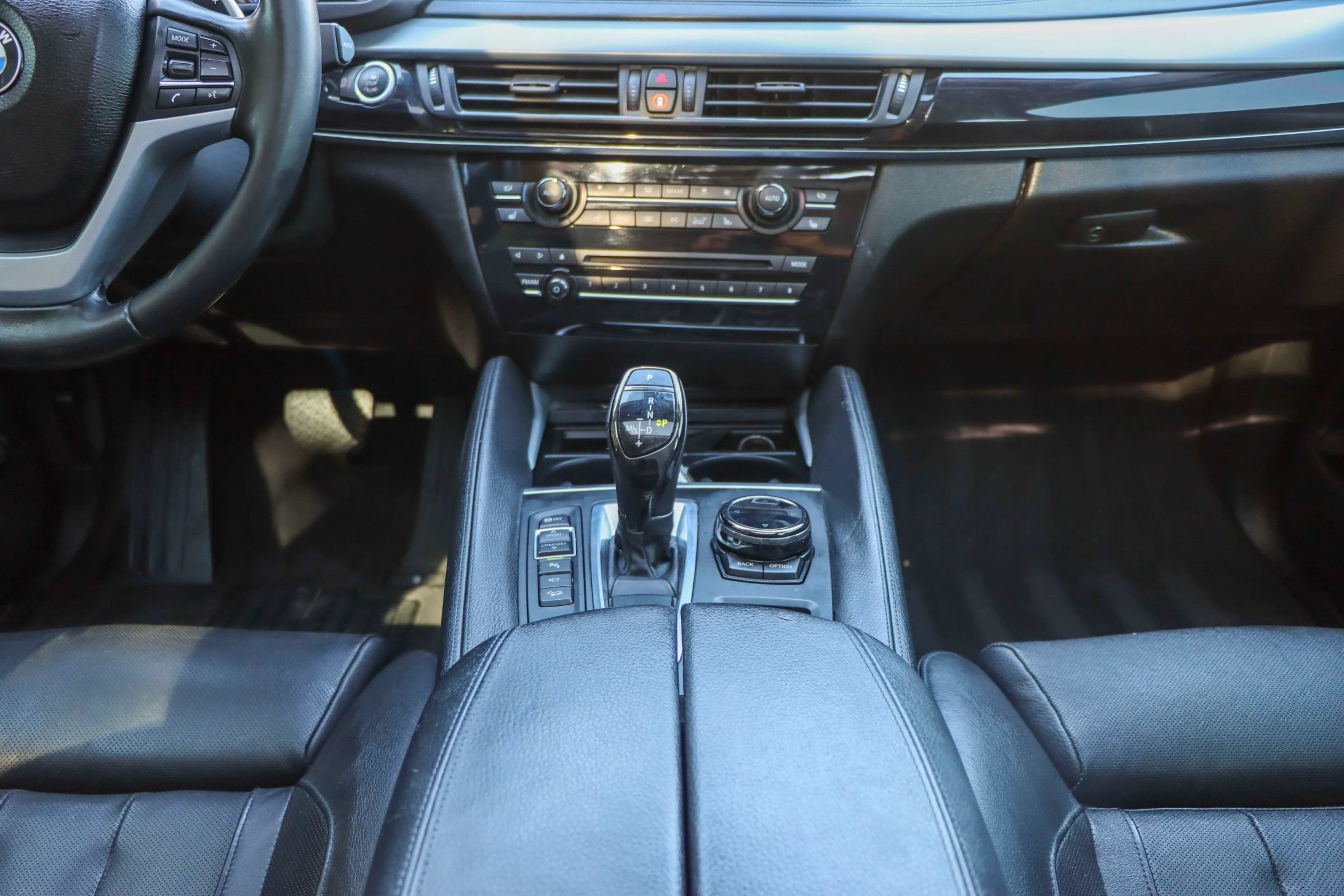 Used 2016 BMW X6 xDrive50i w/ Executive Package AWD/4WD image 27