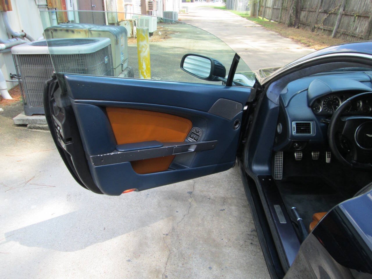 Used 2007 Aston Martin V8 Vantage Coupe RWD image 28