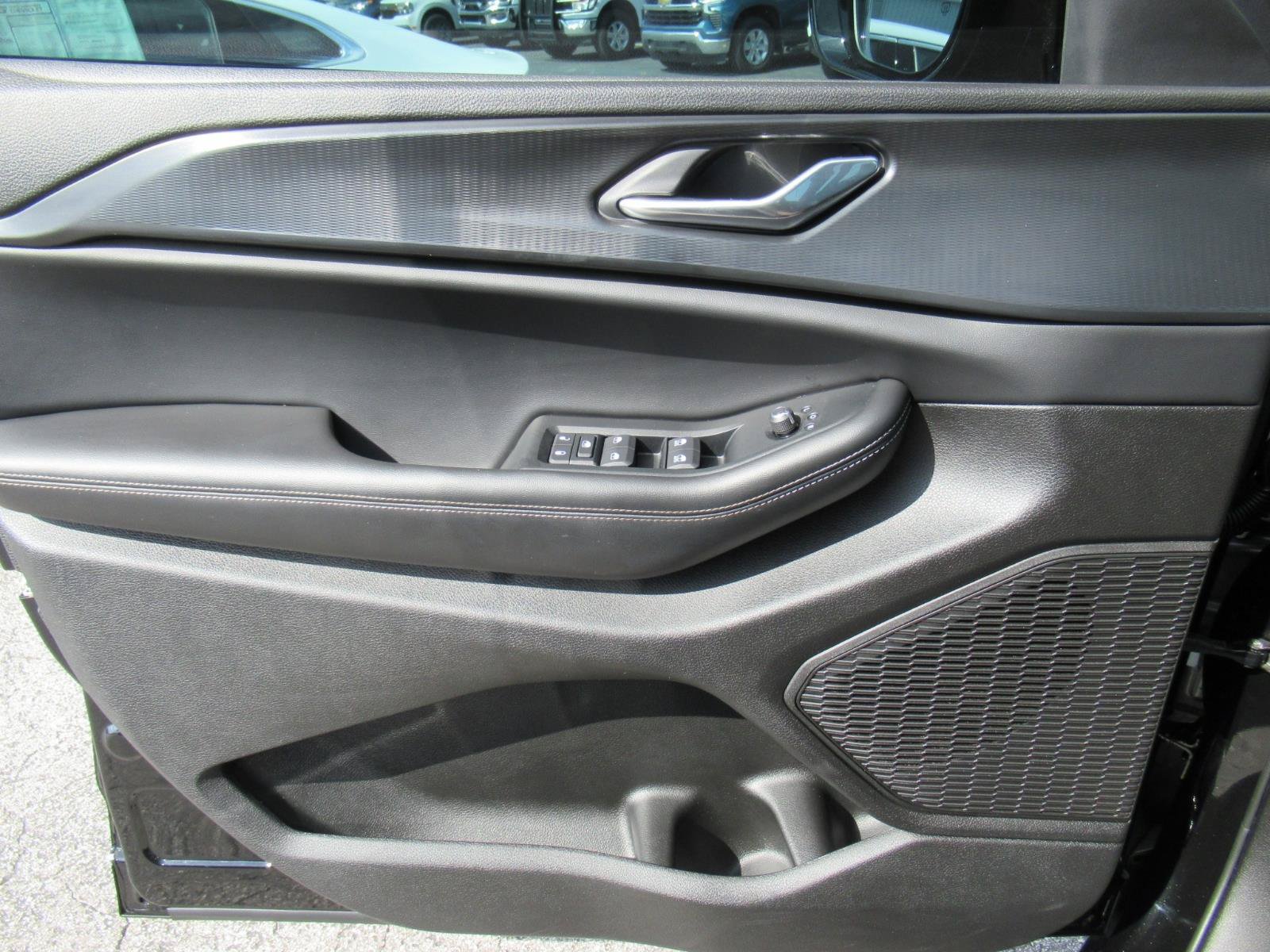 Used 2025 Jeep Grand Cherokee L Laredo RWD image 21