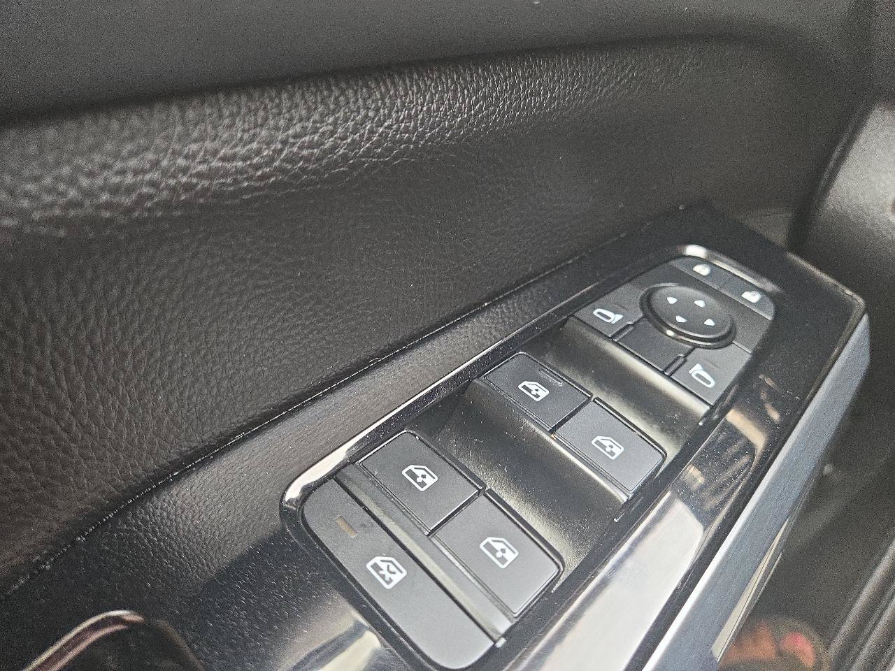 Used 2023 Nissan Pathfinder SL AWD/4WD image 25