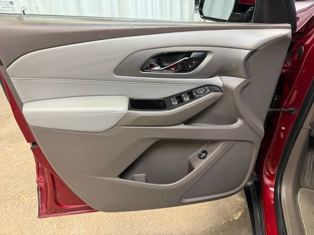 Used 2020 Chevrolet Traverse LT image 14