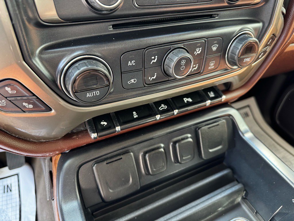 Used 2014 Chevrolet Silverado 1500 High Country w/ High Country Premium Package image 32
