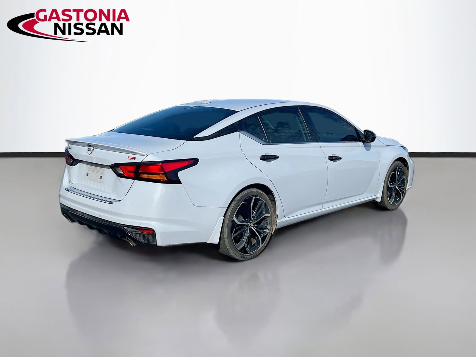 Used 2023 Nissan Altima 2.5 SR w/ SR Premium Package image 9