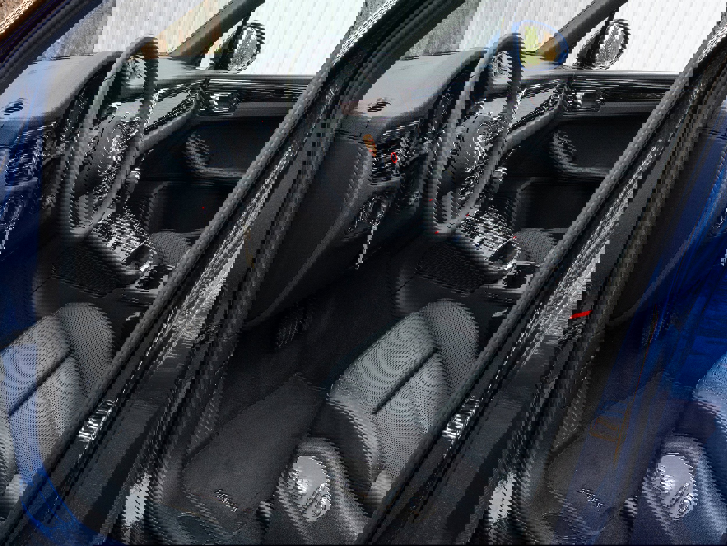 Certified 2025 Porsche Macan image 4