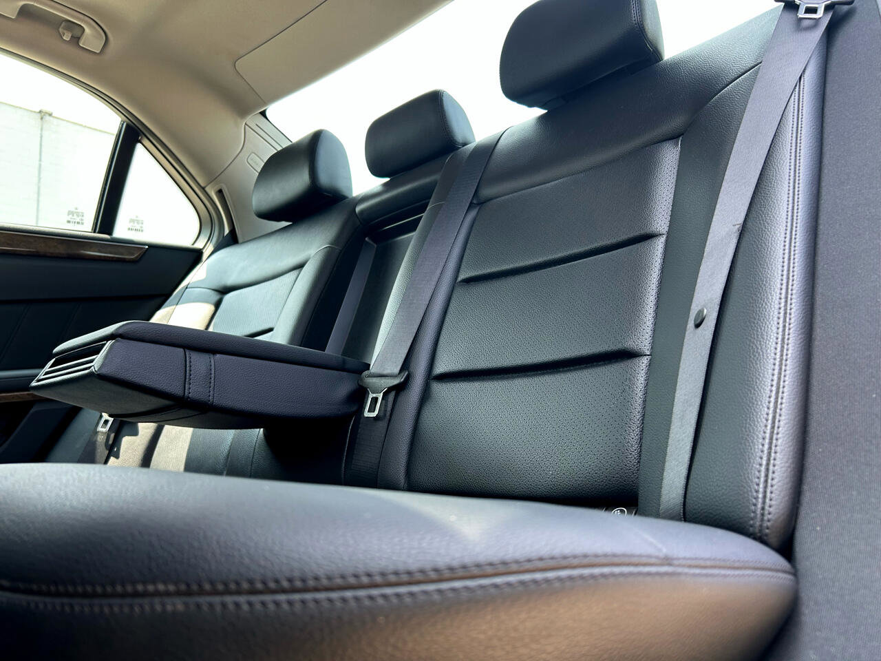 Used 2011 Mercedes-Benz E 350 4MATIC Sedan image 9