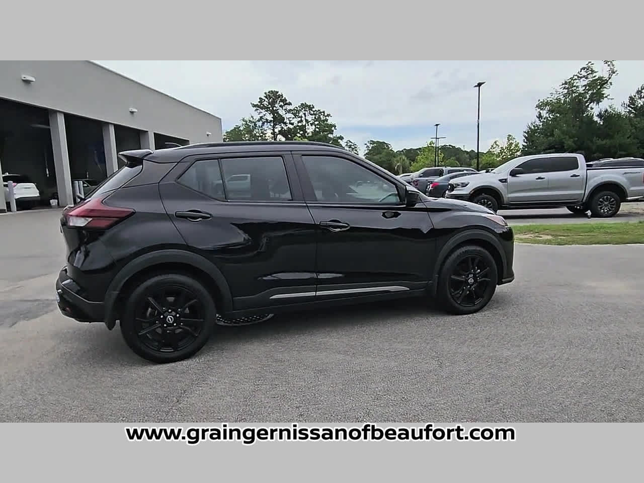 Used 2023 Nissan Kicks SR FWD image 33