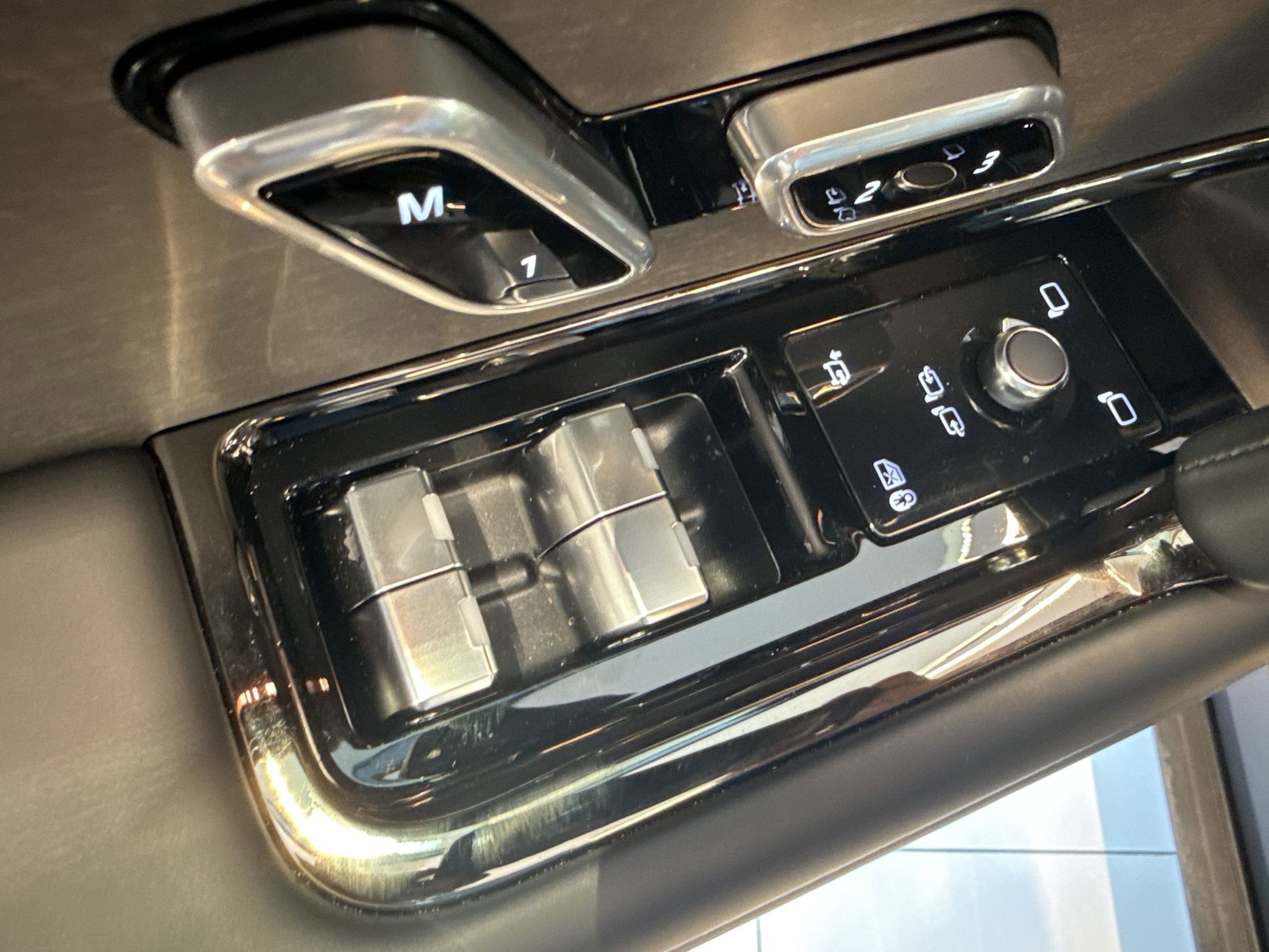 New 2026 Land Rover Range Rover SV image 13