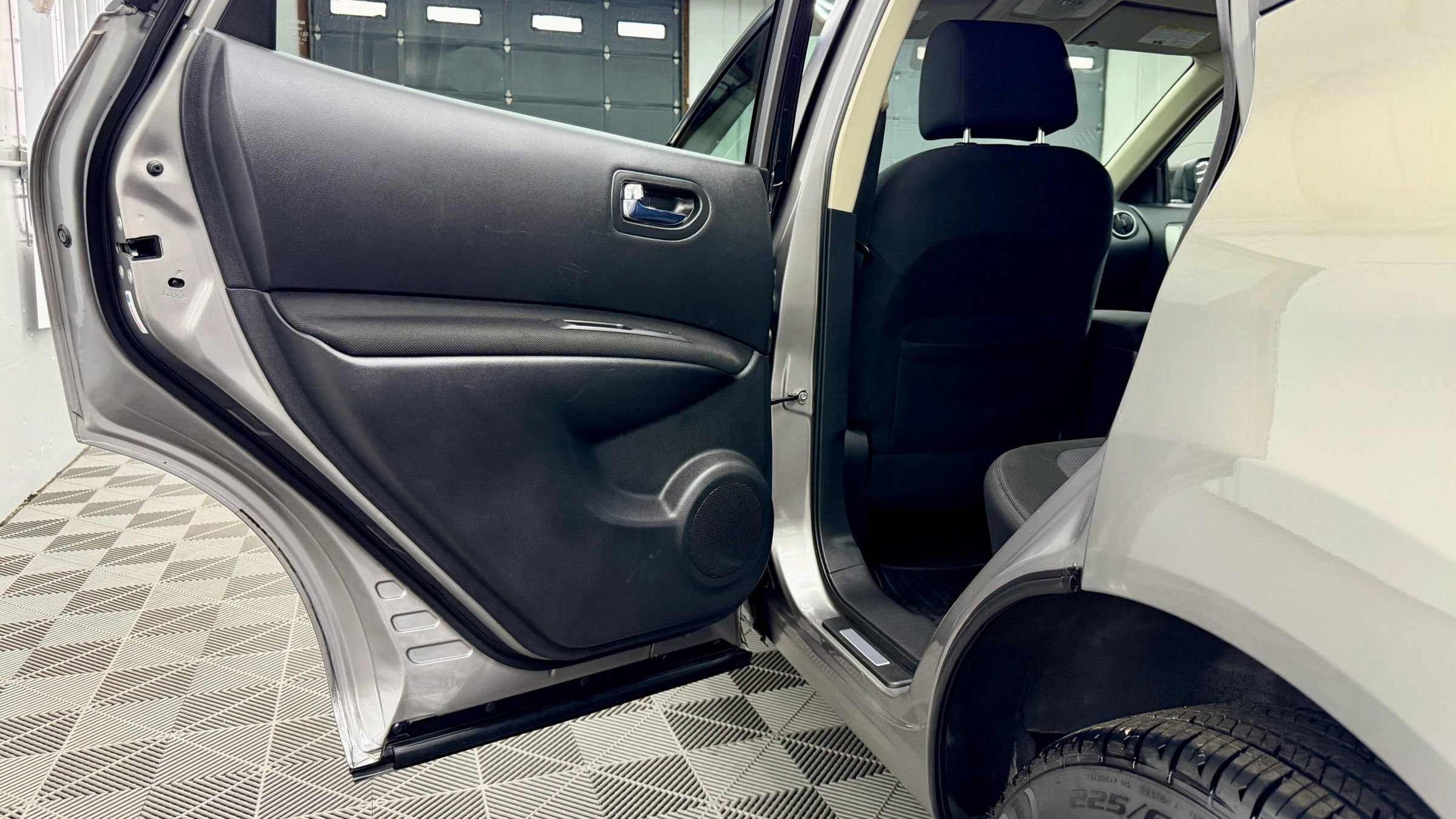 Used 2012 Nissan Rogue SV image 6