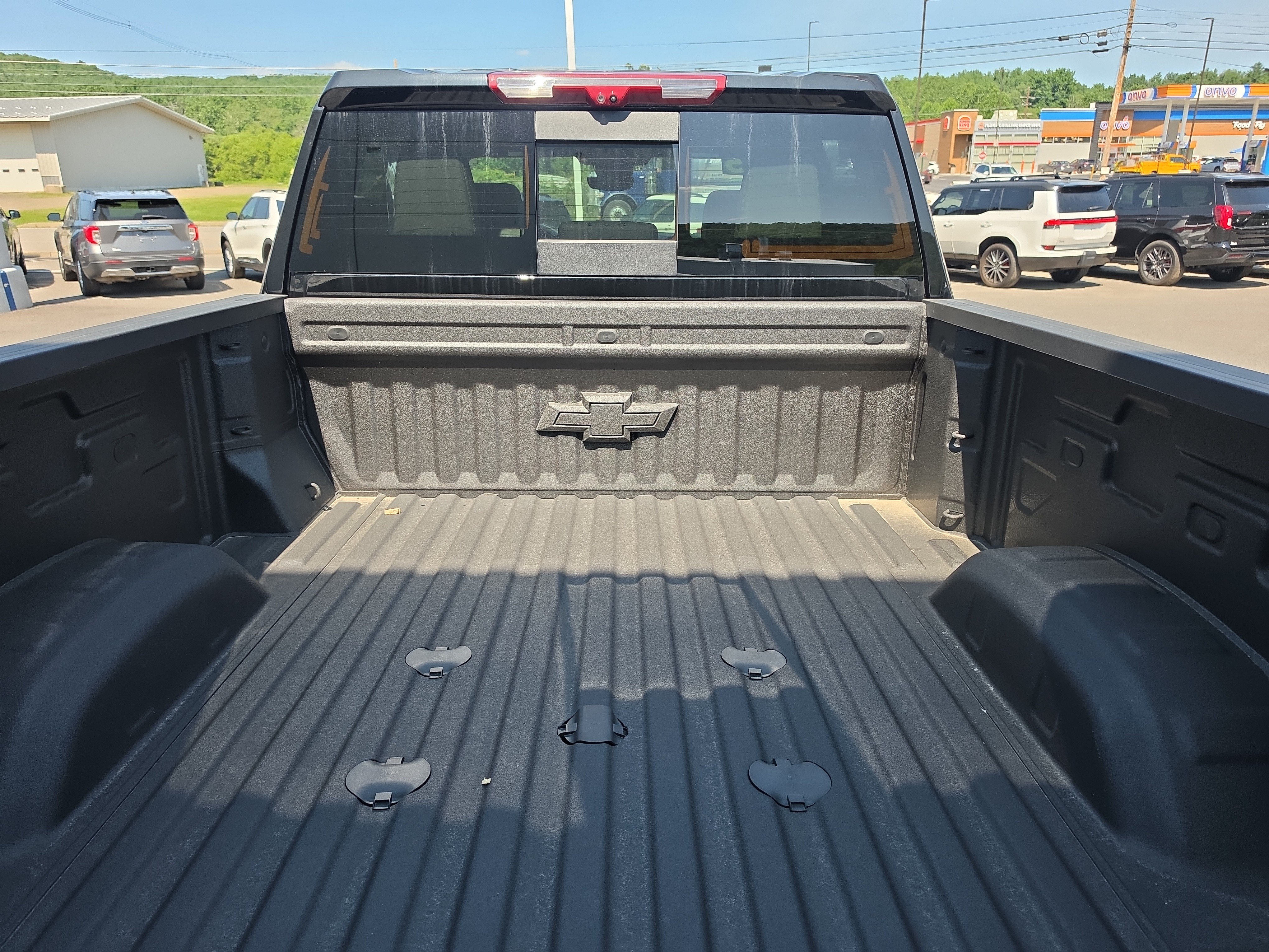 Used 2025 Chevrolet Silverado 2500 ZR2 w/ Technology Package AWD/4WD image 5