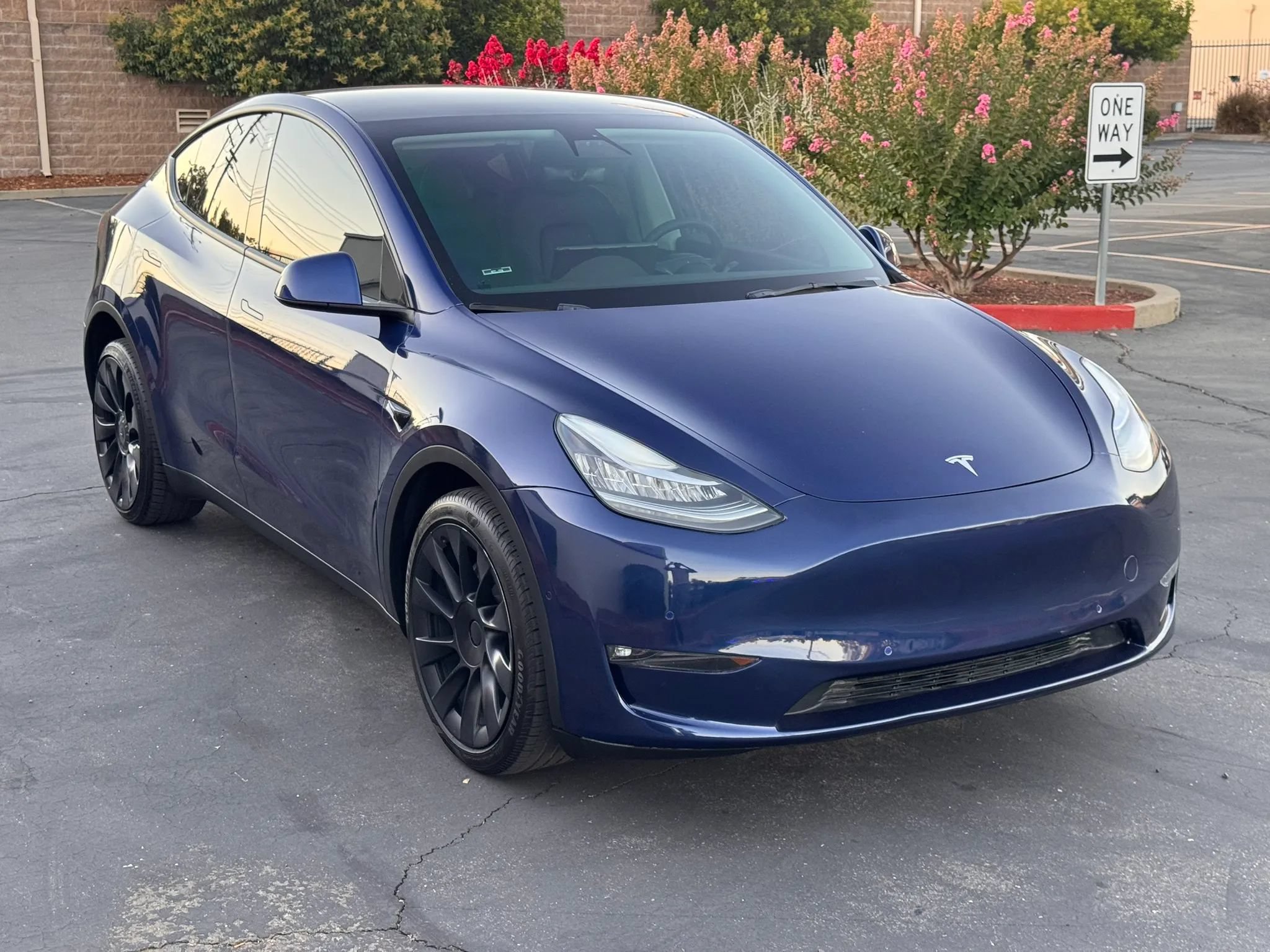 Used 2021 Tesla Model Y Long Range AWD/4WD image 8