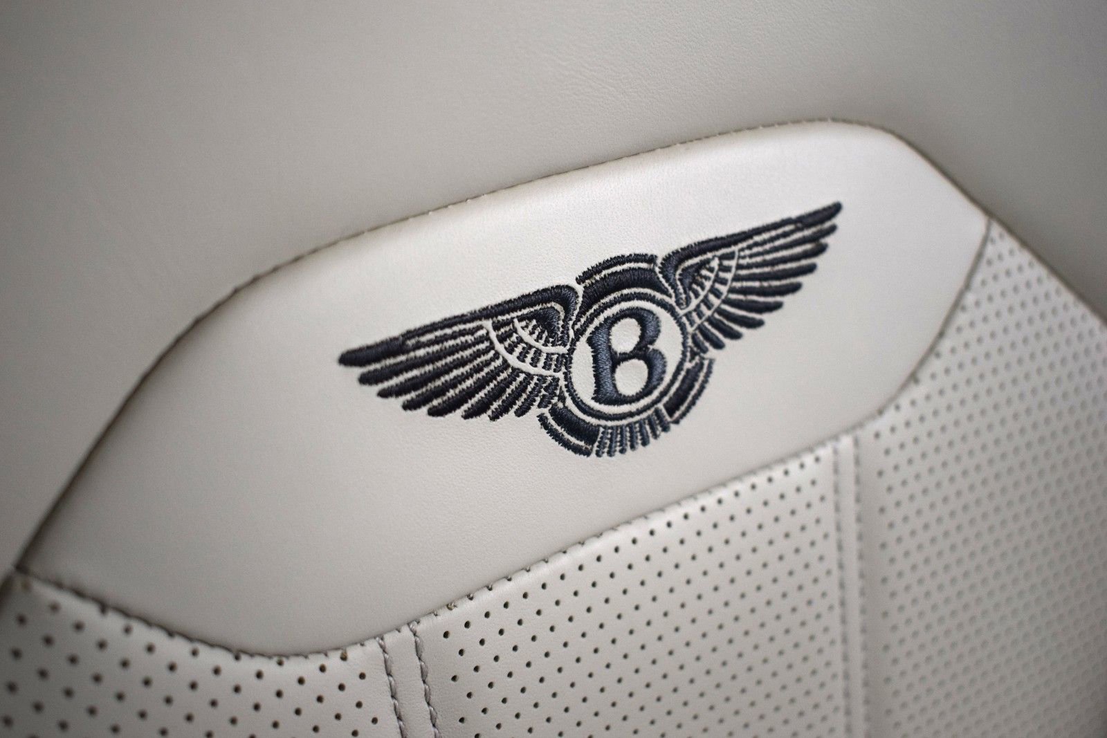 Certified 2024 Bentley Bentayga image 35