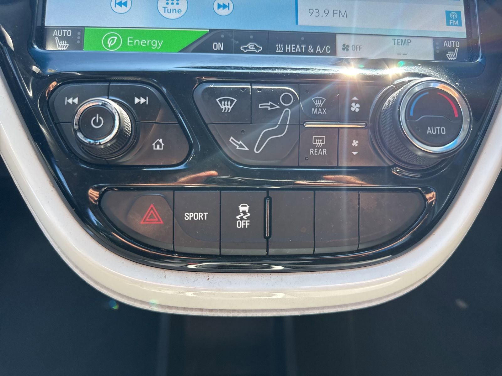 Used 2017 Chevrolet Bolt Premier w/ Driver Confidence II Package FWD image 25