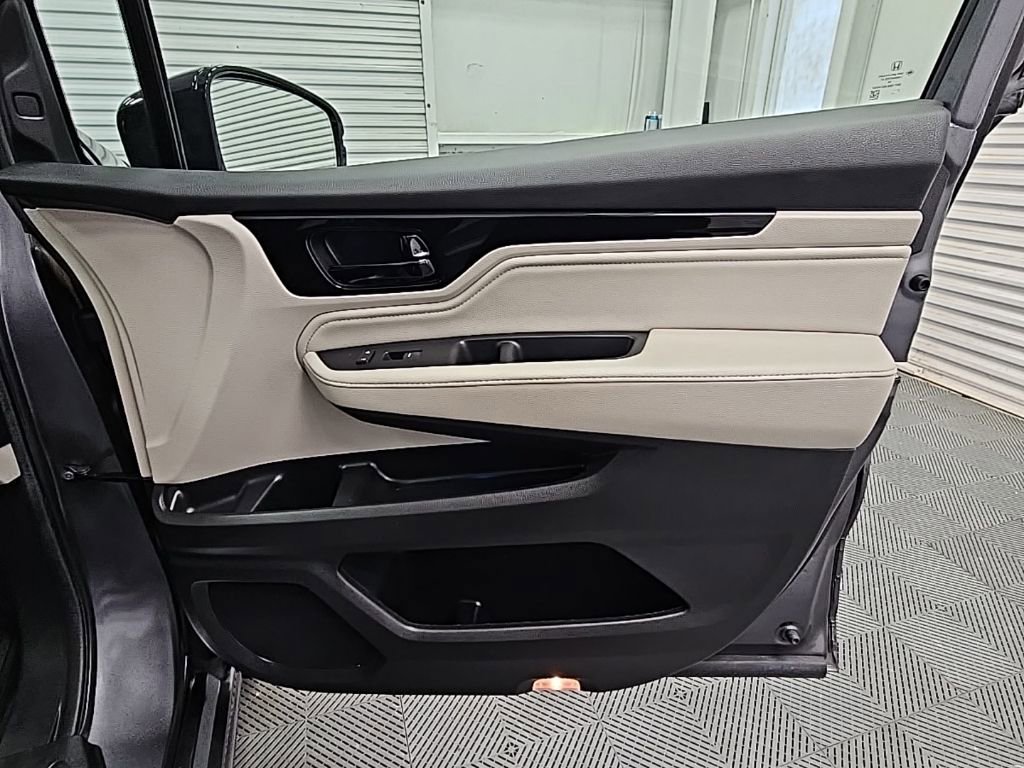 Used 2025 Honda Odyssey Elite image 43