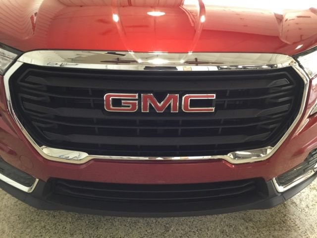 Used 2024 GMC Terrain SLE w/ Driver Convenience Package FWD image 18