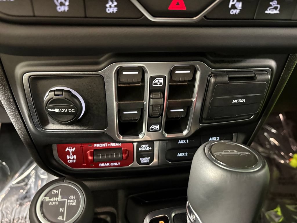 Used 2025 Jeep Gladiator Rubicon AWD/4WD image 19