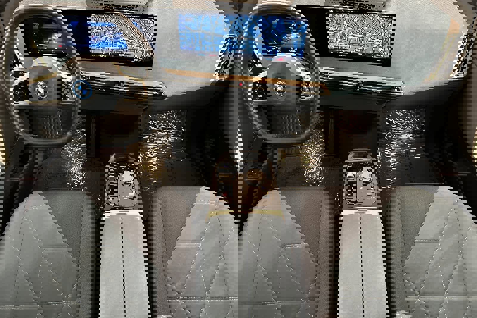 Used 2023 BMW iX xDrive50 w/ Sport Package image 3