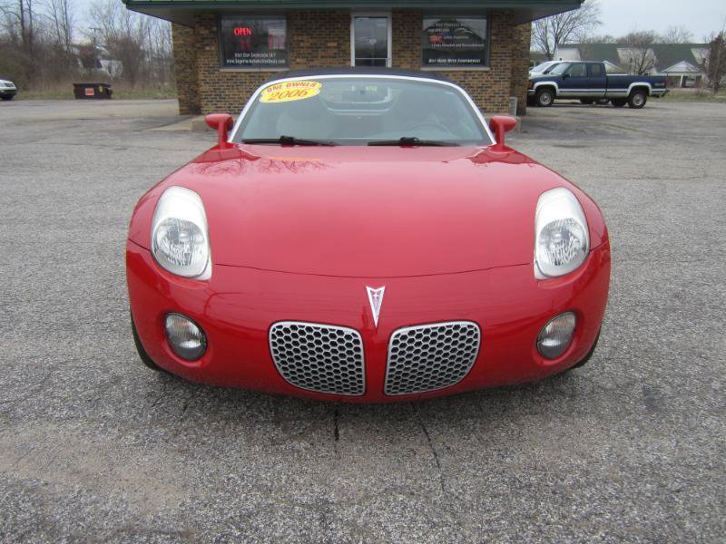 Used 2006 Pontiac Solstice Convertible w/ Premium Package image 3