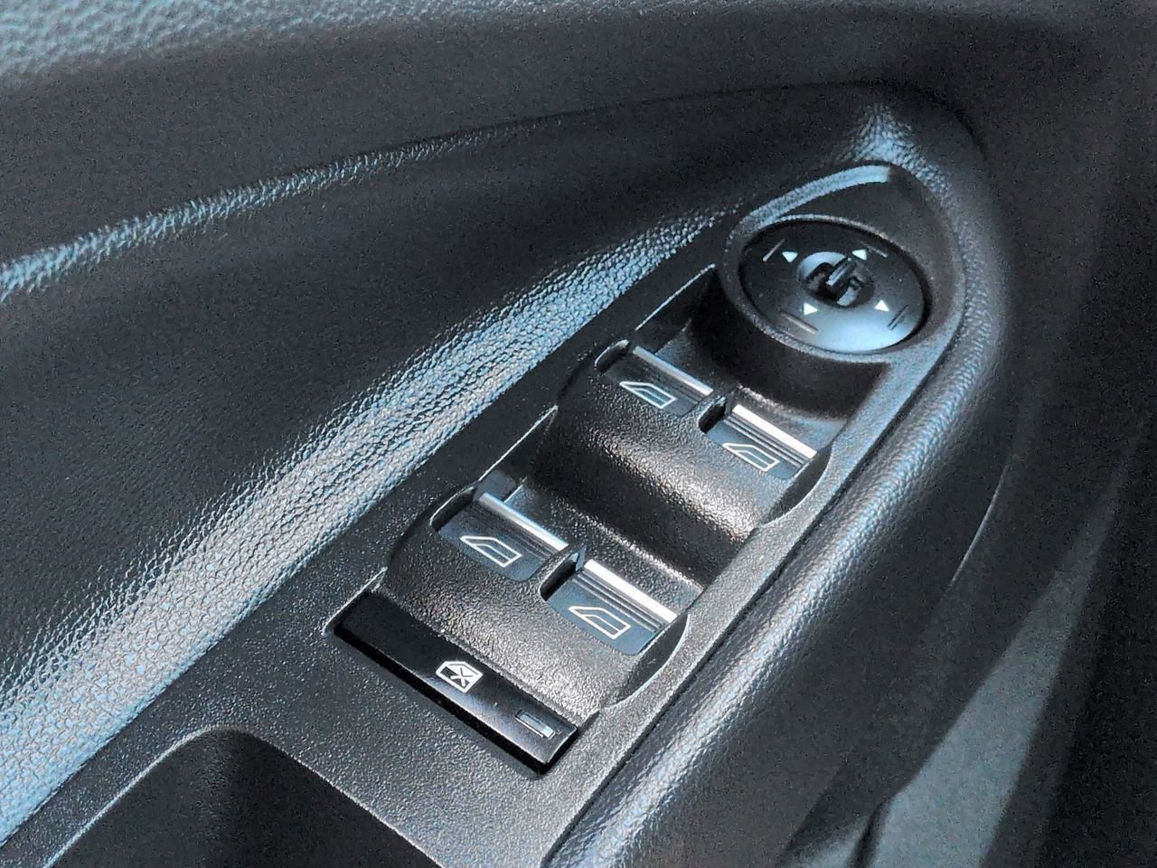 Used 2018 Ford Escape Titanium w/ Ford Safe & Smart Package AWD/4WD image 23