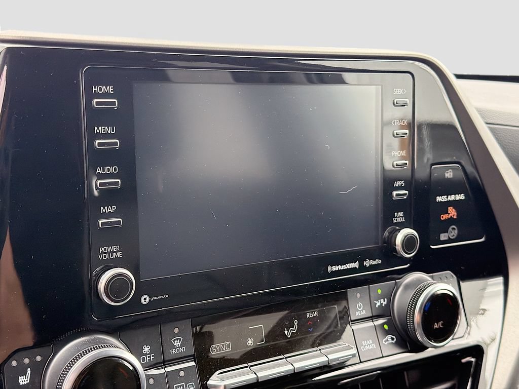 Used 2022 Toyota Highlander XLE AWD/4WD image 15