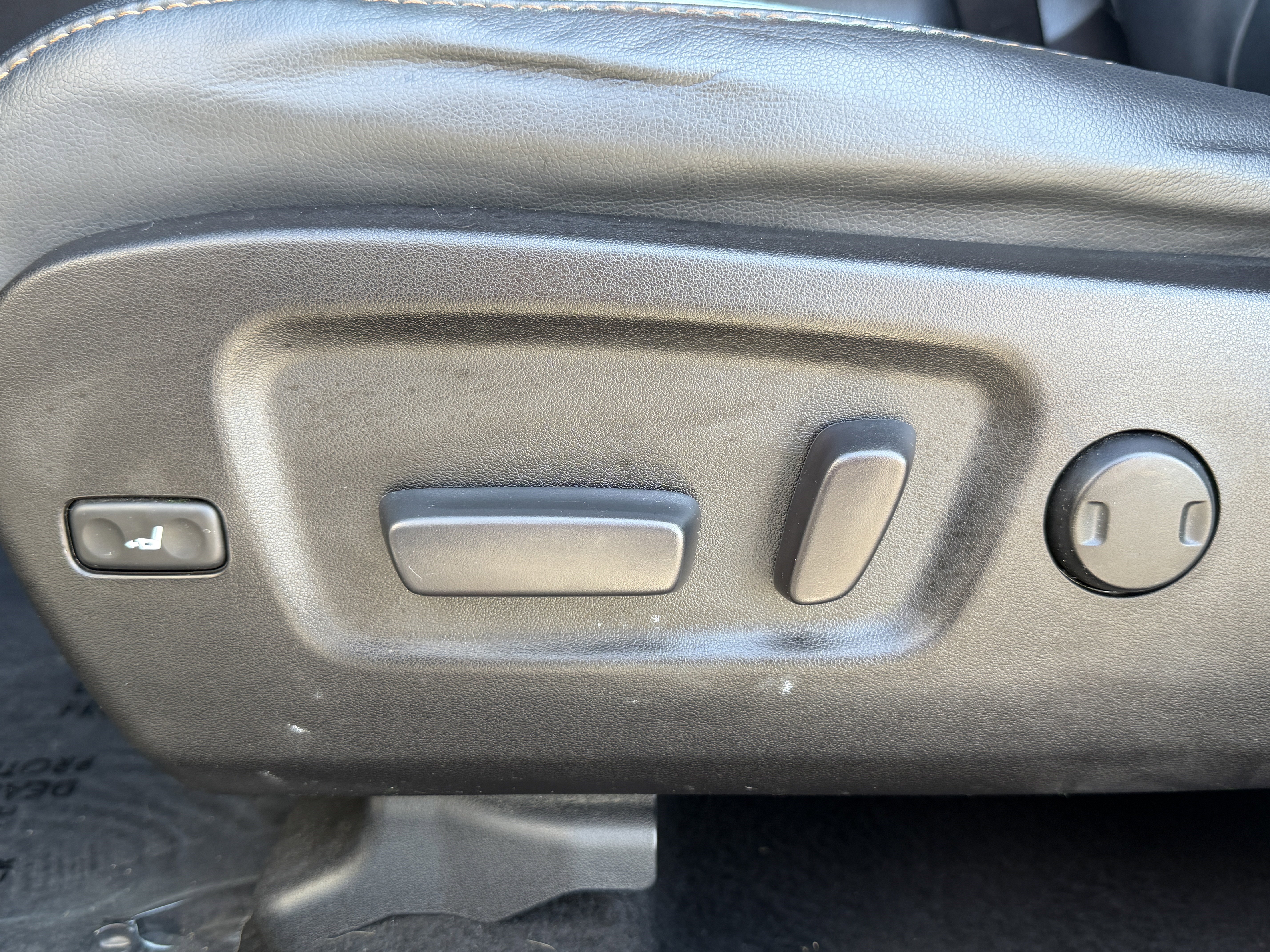 Used 2018 Toyota Highlander XLE FWD image 16