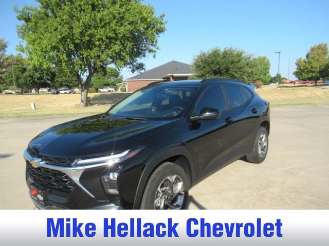 Used 2026 Chevrolet Trax LT w/ Driver Confidence Package FWD image 2