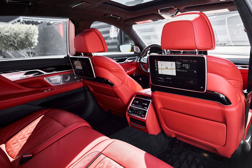 Used 2022 BMW M760i xDrive w/ Luxury Rear Seating Package image 43