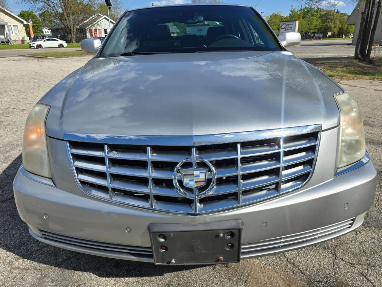Used 2007 Cadillac DTS Luxury I w/ Sun And Sound Package FWD image 2