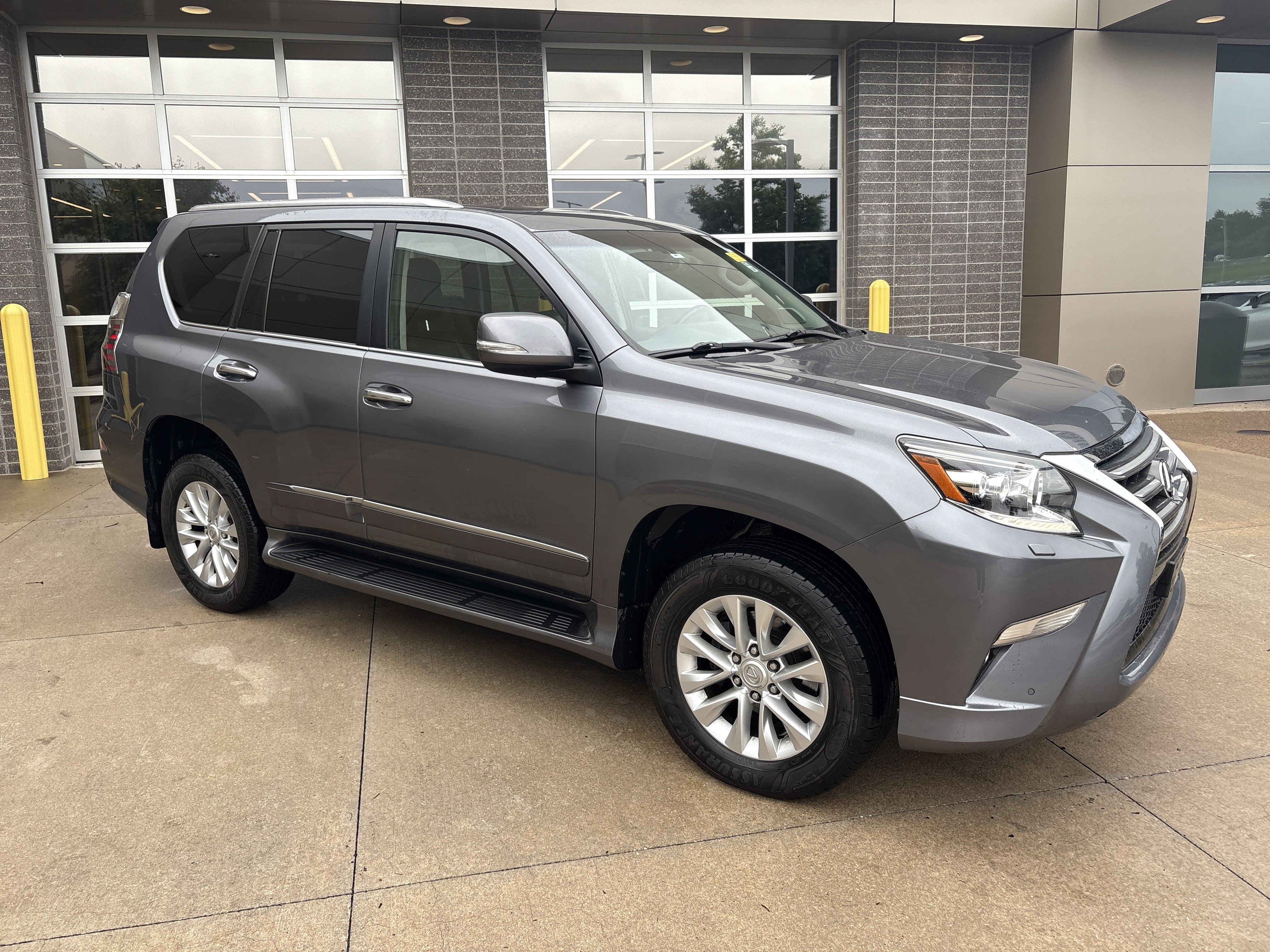 Used 2016 Lexus GX 460 w/ Premium Package AWD/4WD image 2
