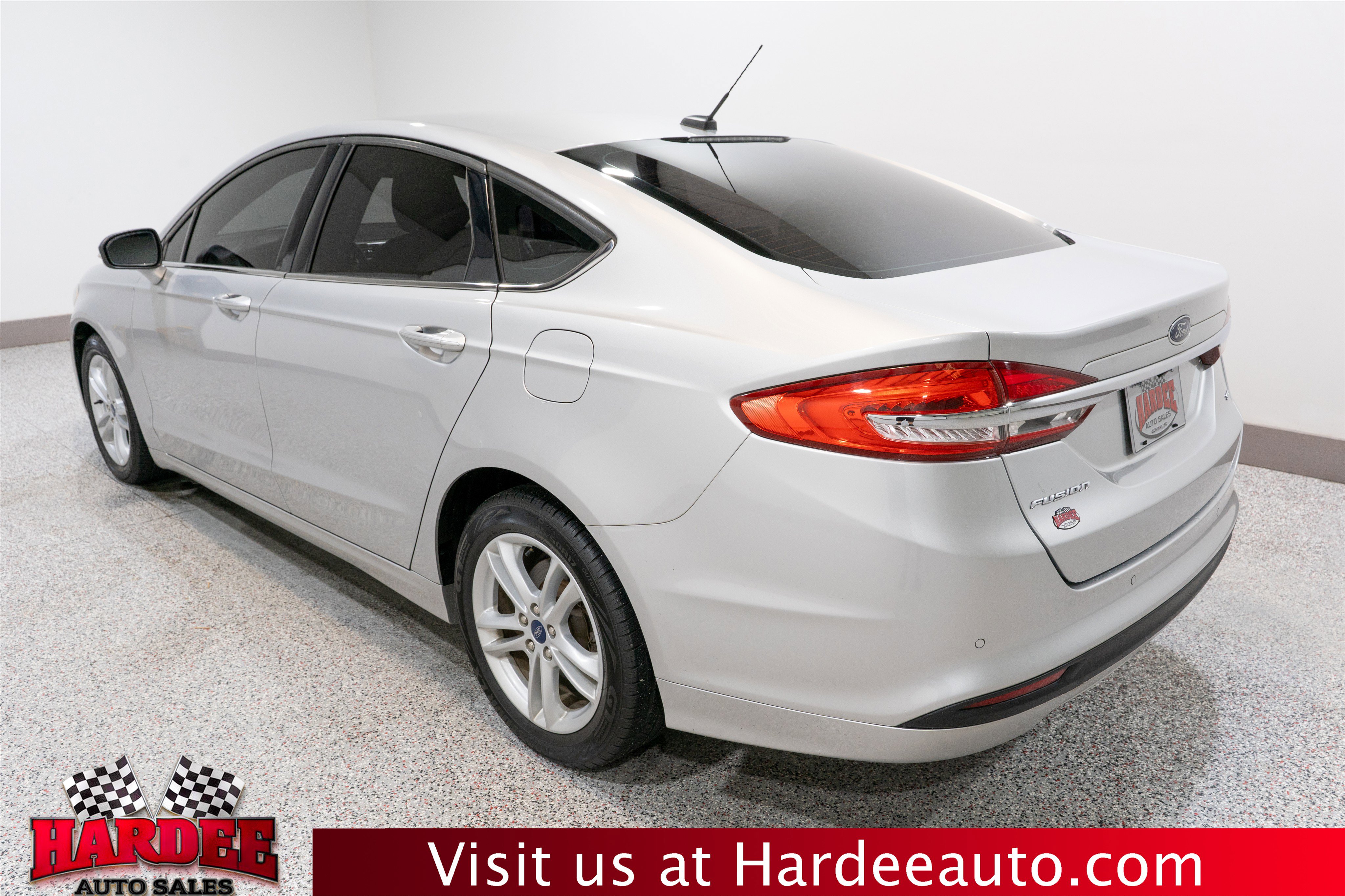 Used 2018 Ford Fusion SE FWD image 3