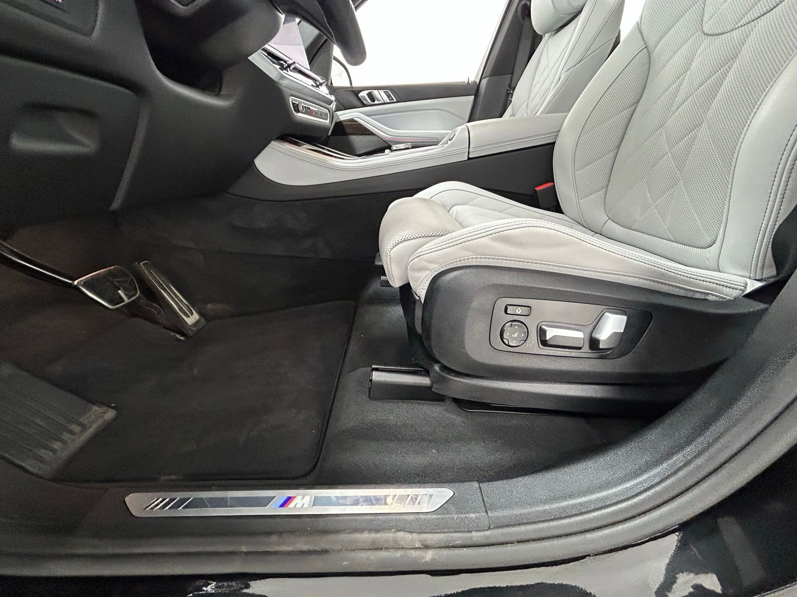 Used 2025 BMW X5 xDrive40i w/ M Sport Package image 31