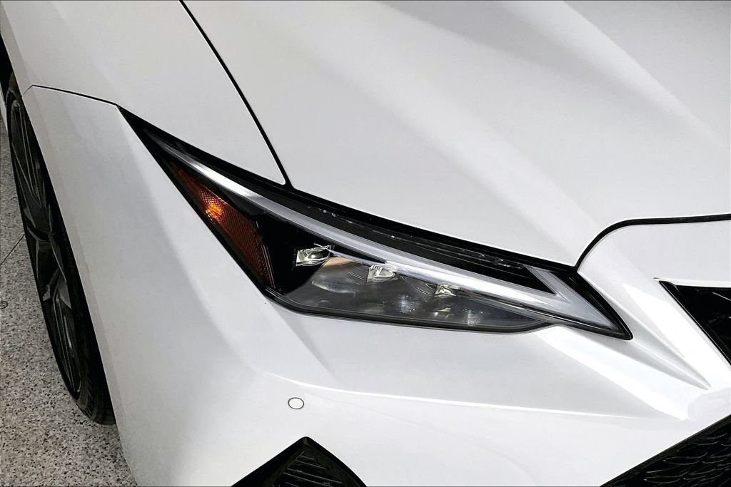 Used 2025 Lexus IS 500 w/ Accessory Package RWD image 38
