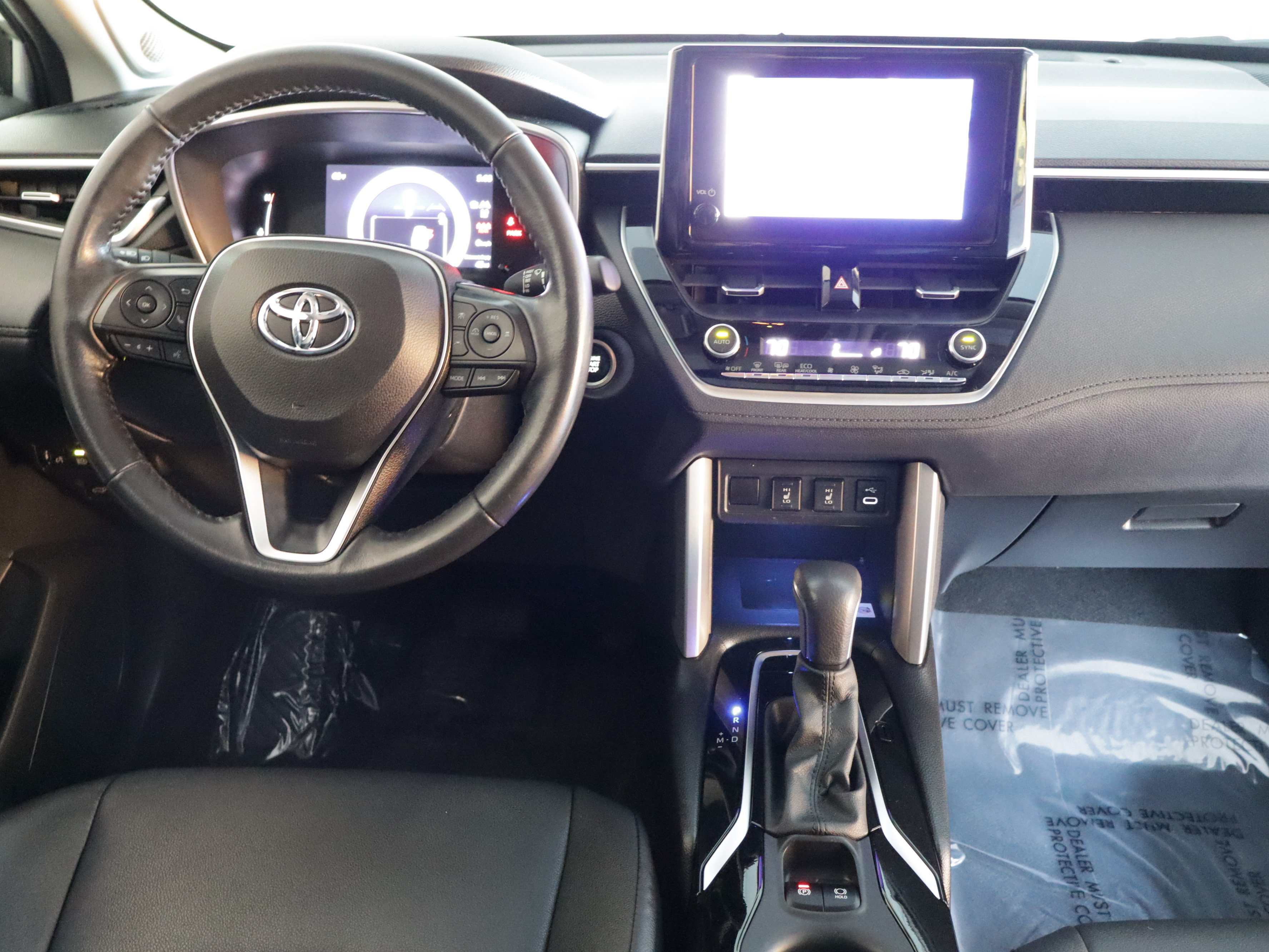 Used 2023 Toyota Corolla Cross XLE w/ Convenience Package AWD/4WD image 2