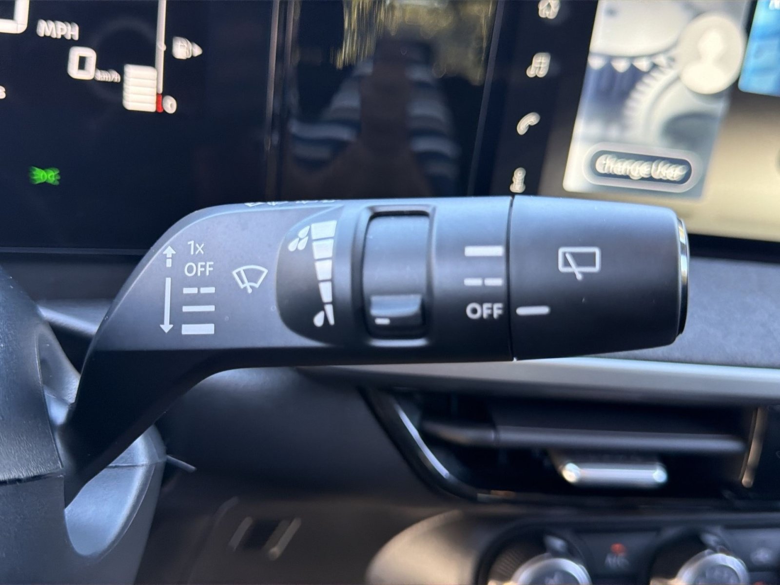 Used 2025 Nissan Kicks SV AWD/4WD image 38