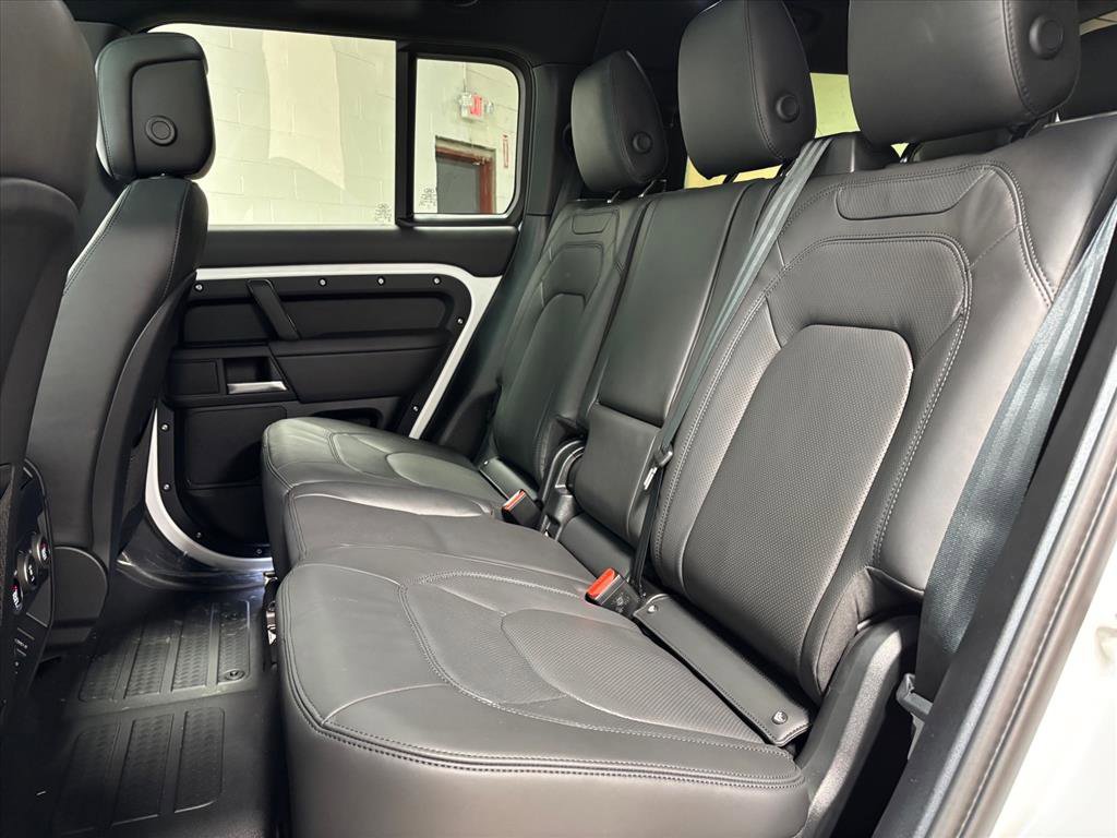 New 2026 Land Rover Defender 130 X-Dynamic SE image 28
