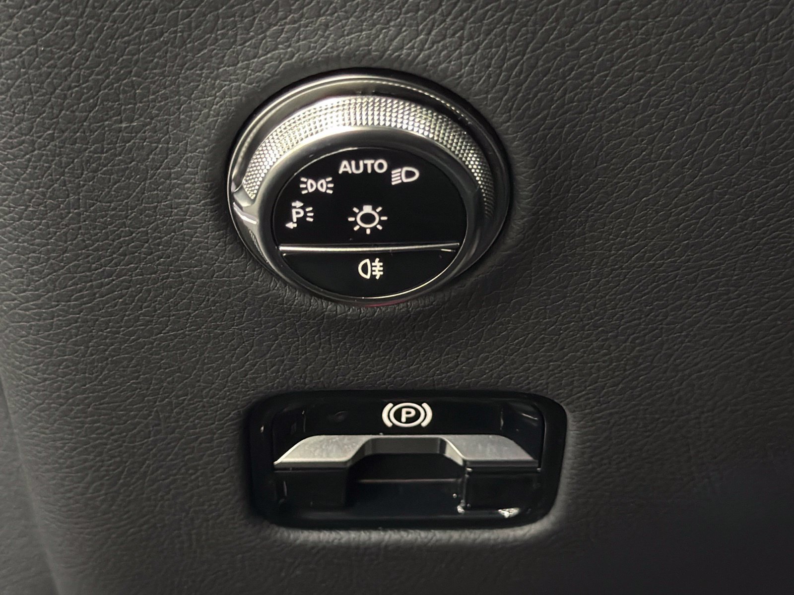 Certified 2025 Mercedes-Benz GLC 350e 4MATIC image 31