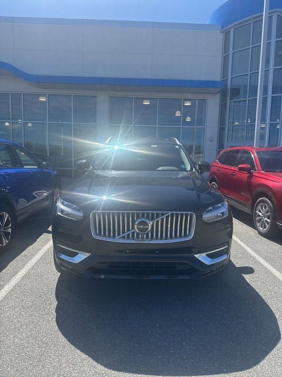 Used 2023 Volvo XC90 B6 Plus w/ Protection Package Premier AWD/4WD image 3