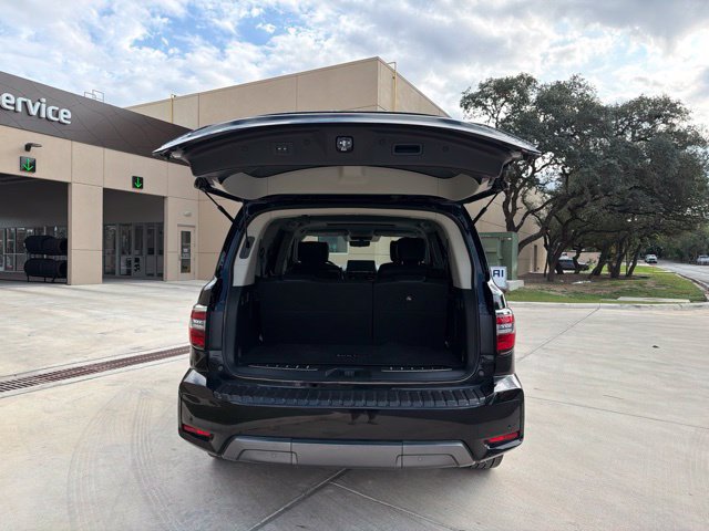 Used 2021 Nissan Armada Platinum w/ Captain's Chairs Package RWD image 4