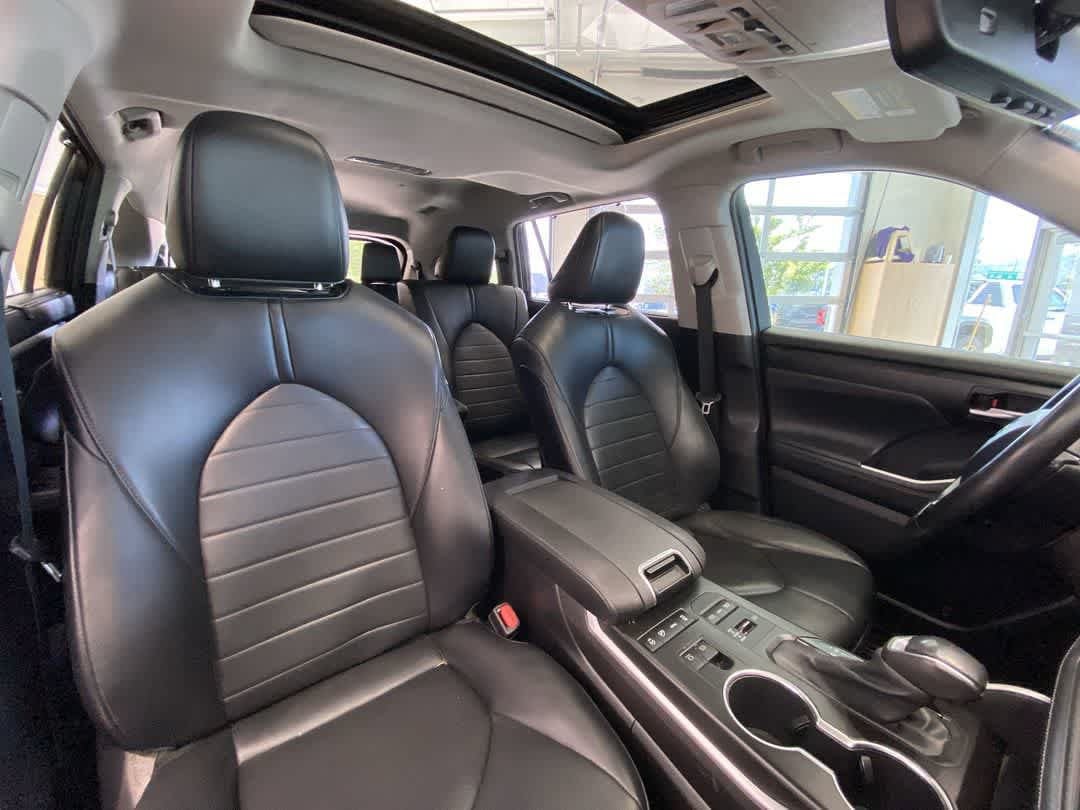 Certified 2021 Toyota Highlander XLE AWD/4WD image 28