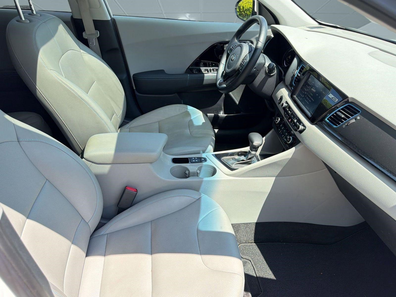 Used 2018 Kia Niro Touring FWD image 29