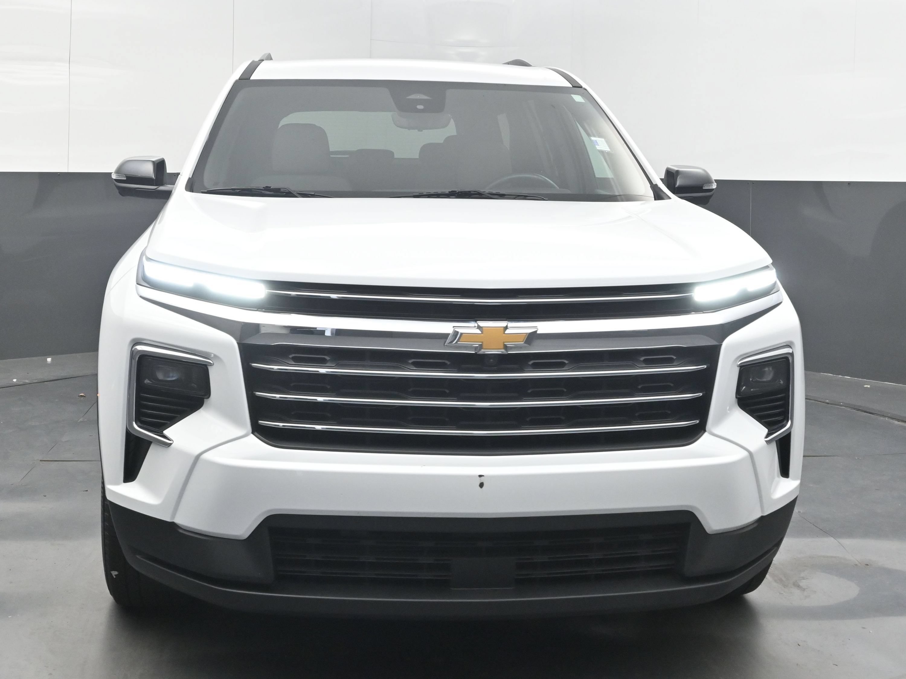 Used 2026 Chevrolet Traverse LT w/ Driver Confidence Package FWD image 3